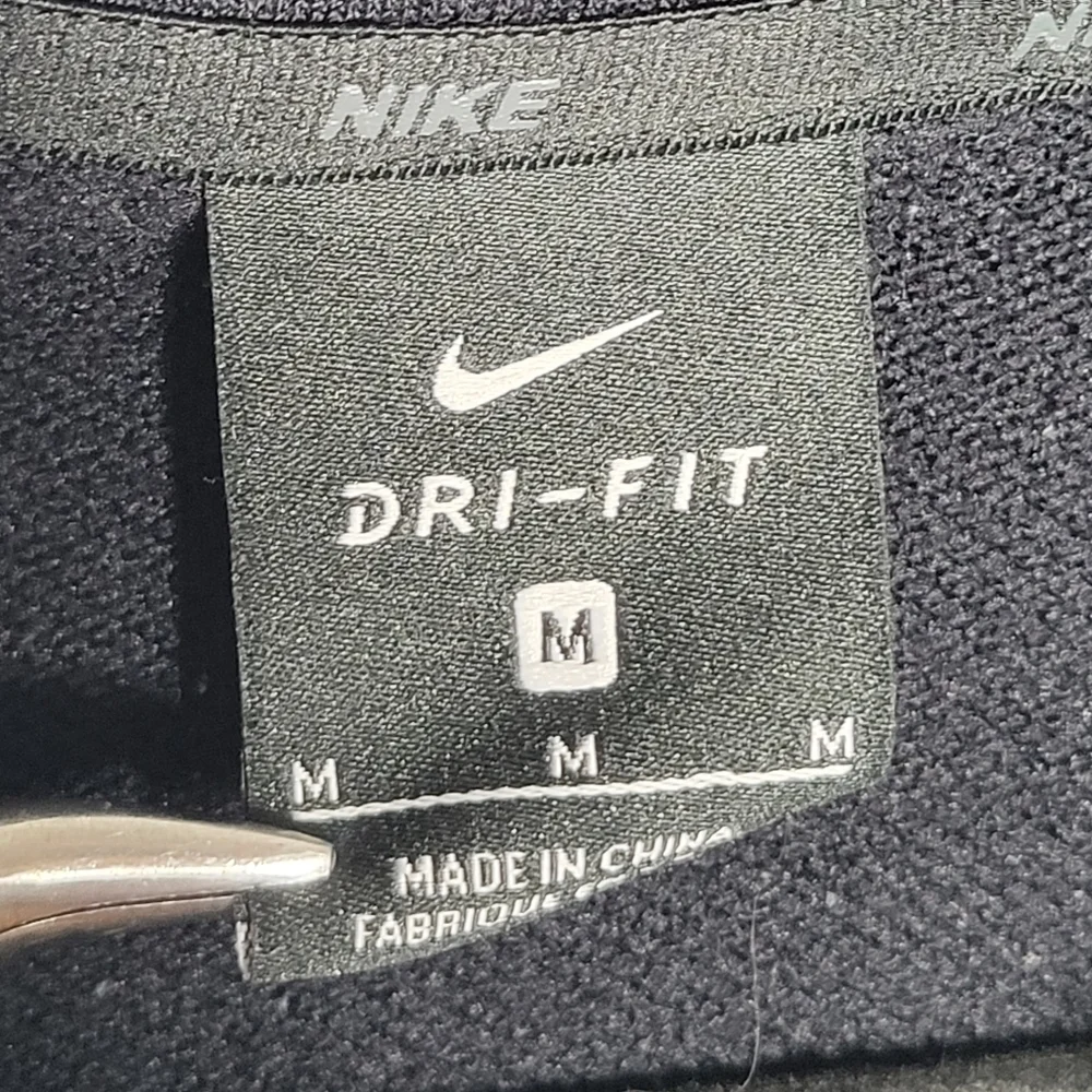 Nike Swoosh Half Zip Pullover Sweatshirt Embroidered in Black Size Medium